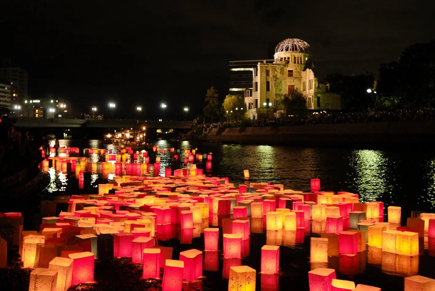 Hiroshima Toro Nagashi